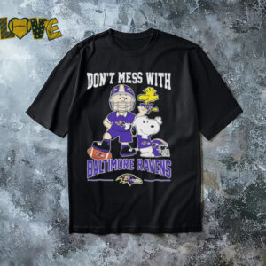 Snoopy And Charlie Brown Woodstock Don’t Mess With Baltimore Ravens Helmet T shirt